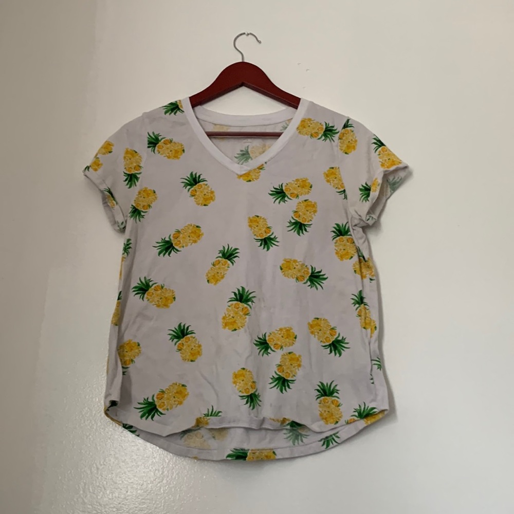 Old Navy pineapple printed t shirt